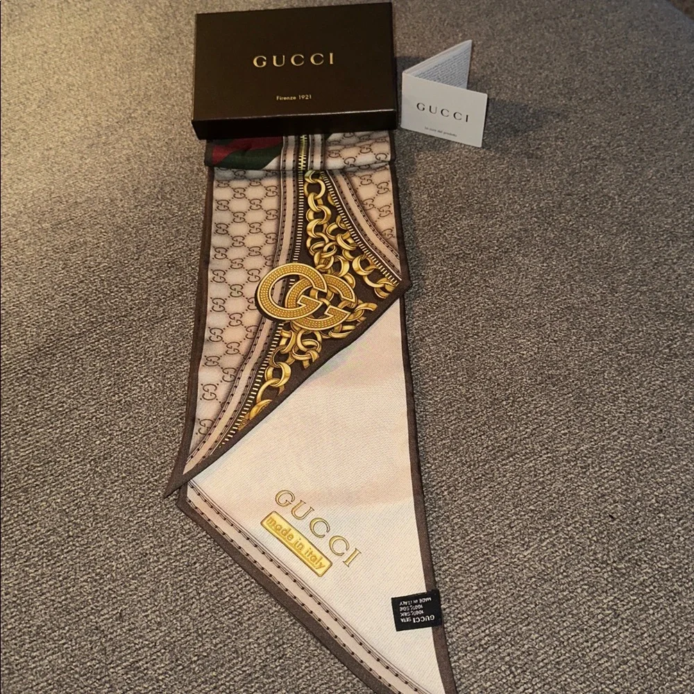 GUCCI ❤️ Scarf Bandana GG Pattern Brown/ Cream Zipper Pattern.  Pre❤️Loved - Picture 2 of 9